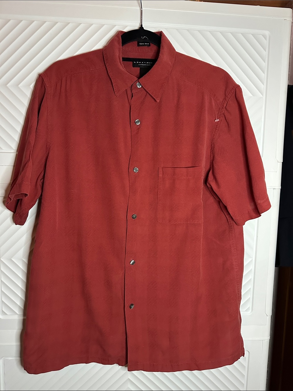 Liz Claiborne Men's Short-Sleeve Button-Down Shirt in Brick Red Crazy Horse Silk